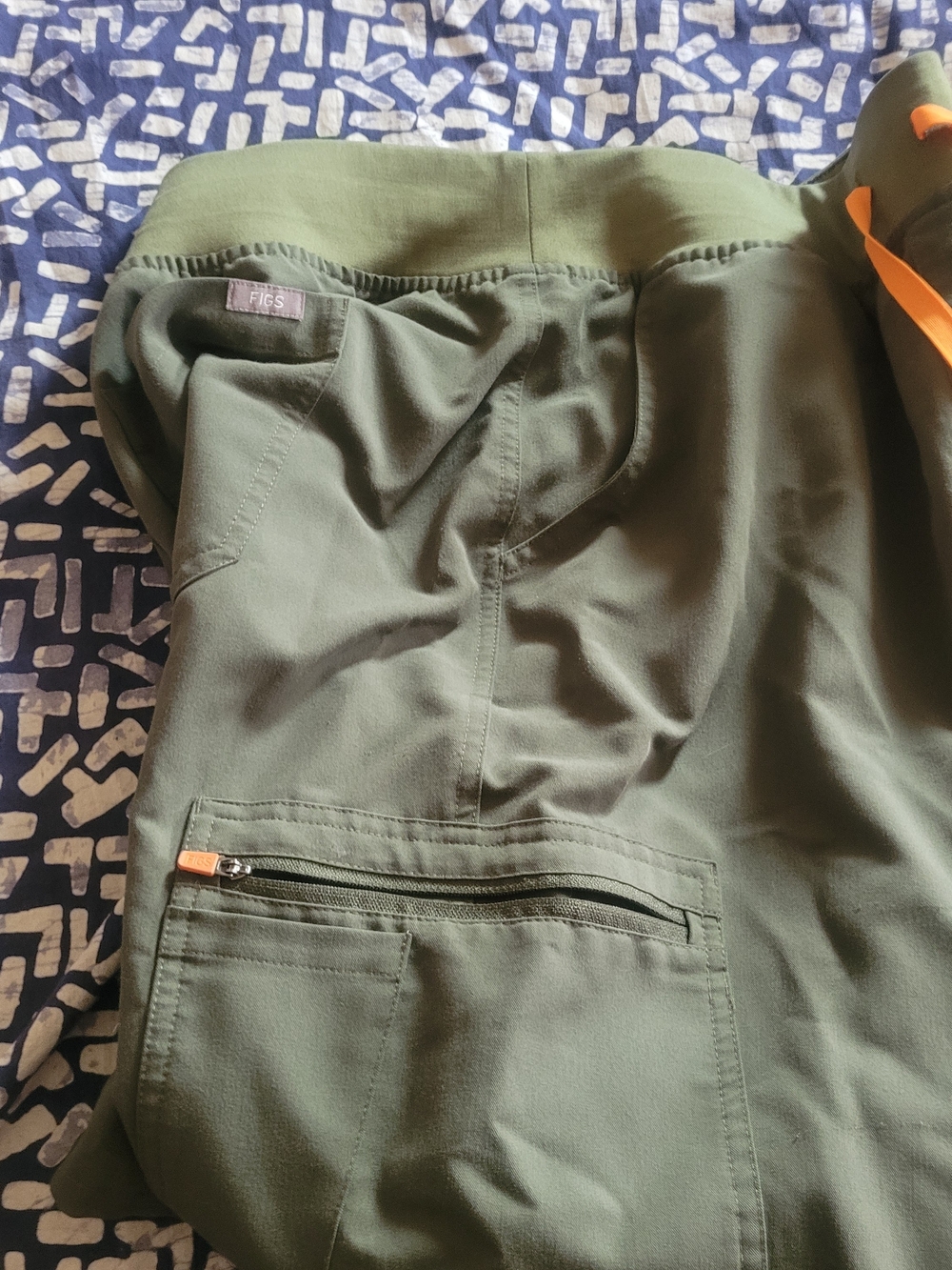 FIGS Men’s Olive Green Performance Pants, Large/tall
